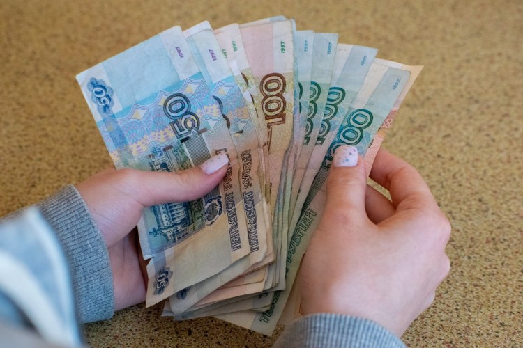 4 млн рублей отдала мошенникам воспитатель из Иркутска