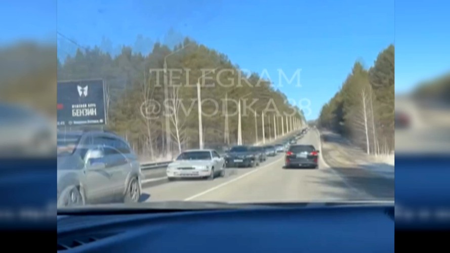 Огромные пробки из-за наплыва туристов образовались на выезде из Иркутска