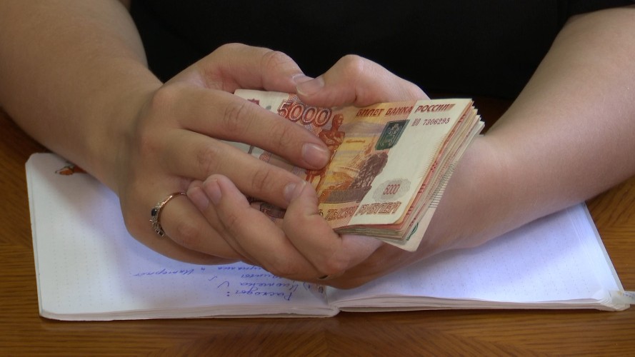 По статистике средняя зарплата в Приангарье составляет 70 тысяч рублей