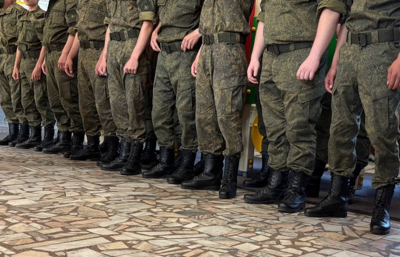 Военнослужащие