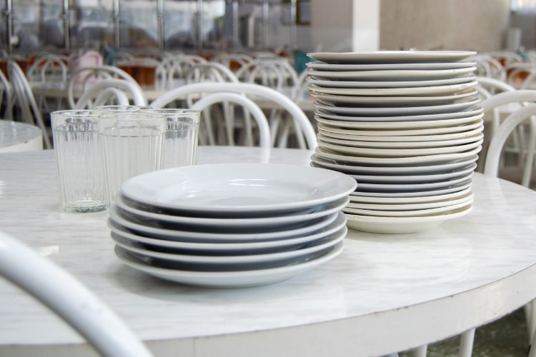 Школьные столовые Иркутска возобновили работу после срыва поставок