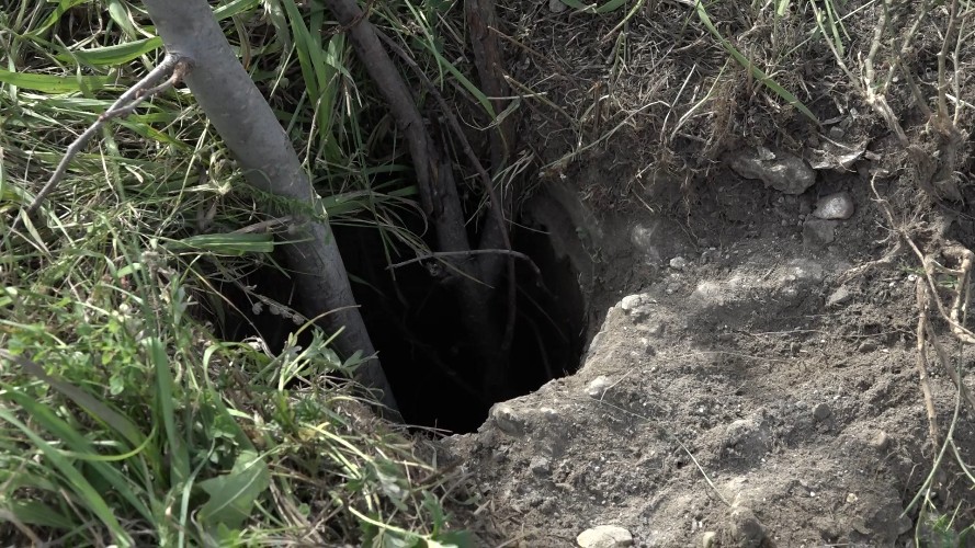 40 минут не могла выбраться из ямы жительница Усолья-Сибирского