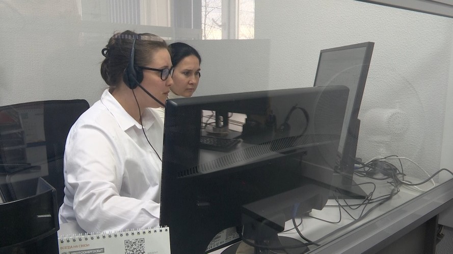 До 5 тыс. звонков ежедневно принимают операторы энергетического информационно-справочного центра в Иркутске