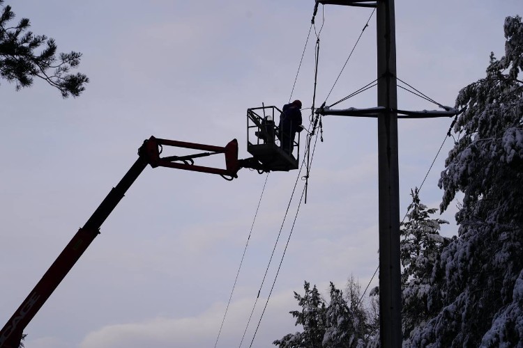 Энергетики Иркутска восстановили электроснабжение после вчерашнего снегопада
