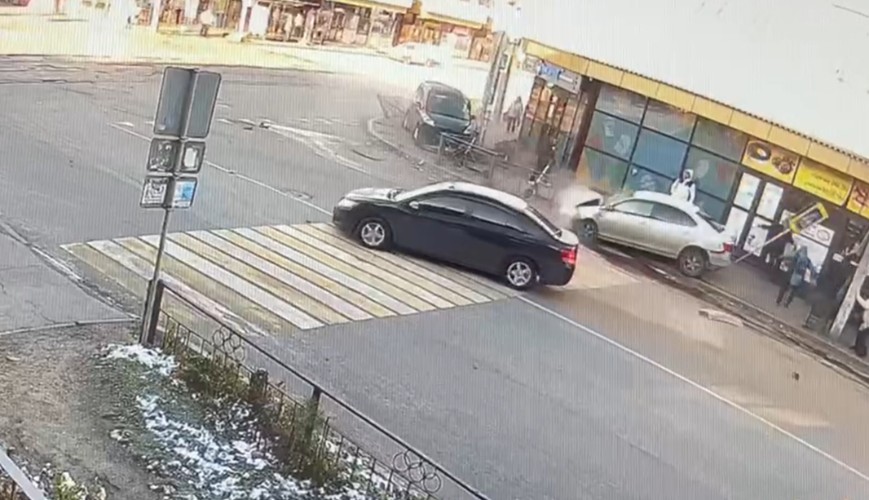 В Иркутске погоня за «Тойотой» закончилась массовым ДТП с тремя пострадавшими