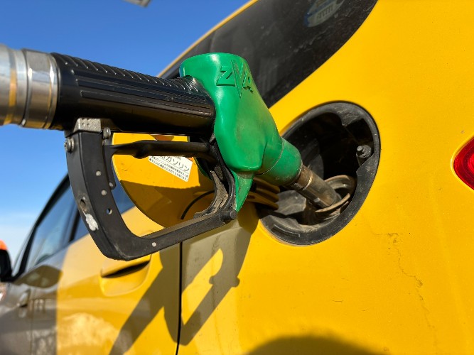 Названы причины введения лимита на бензин на АЗС в Бодайбо