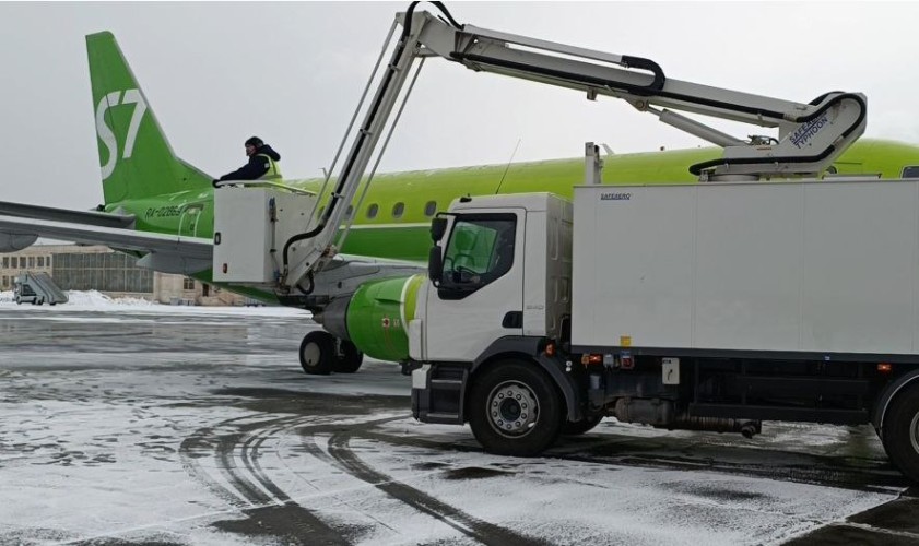Более 100 единиц спецтехники прошли подготовку к зиме в аэропорту Братска