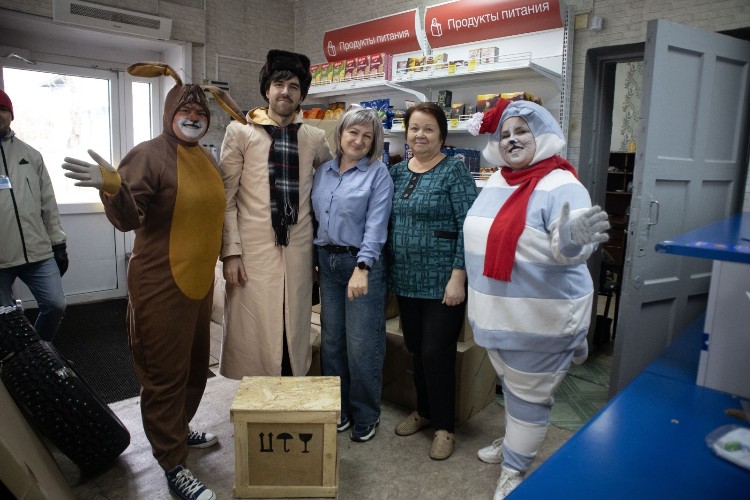 Герои «Простоквашино» поздравили тулунчан со Всемирным днём почты