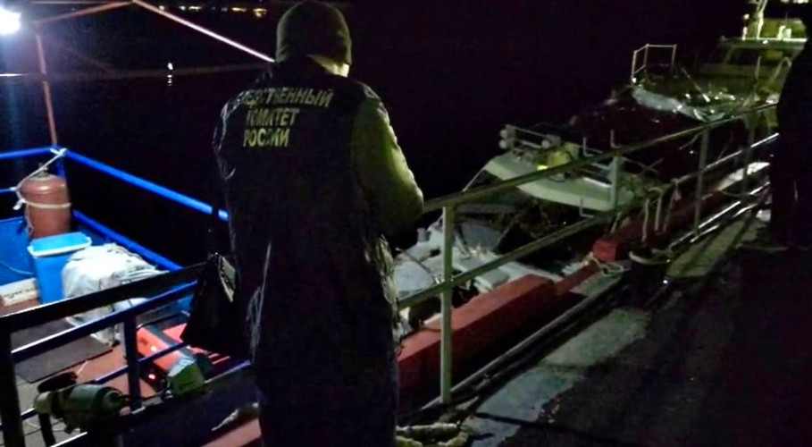 Три человека погибли в столкновении скоростного катера и корабля на Байкале