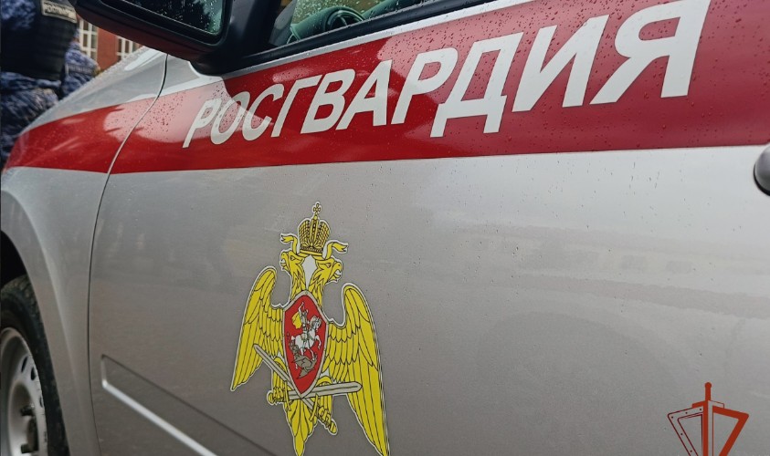 Шоколад, чипсы и газировку на 6 тыс.рублей пытался вынести подросток из магазина в Иркутске