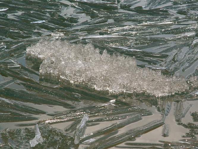 Мало бензина, нет парома: бодайбинцы столкнулись с двойной транспортной изоляцией