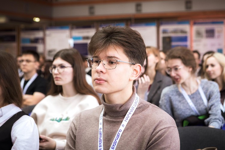 Студенты ведущих вузов России стали участниками научной школы "Химия будущего" в Иркутске