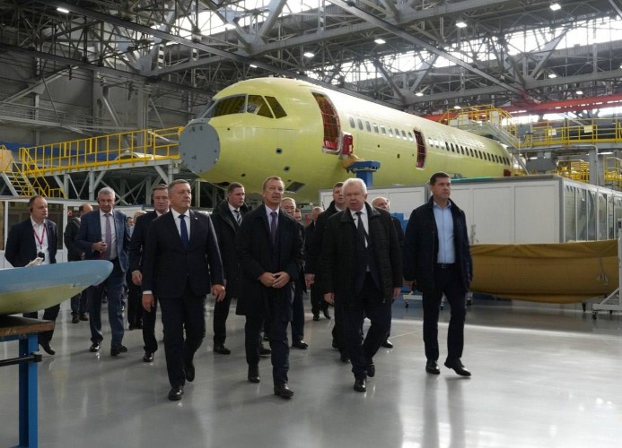 Первый вице-спикер Совфеда Андрей Яцкин провёл совещание на Иркутском авиазаводе