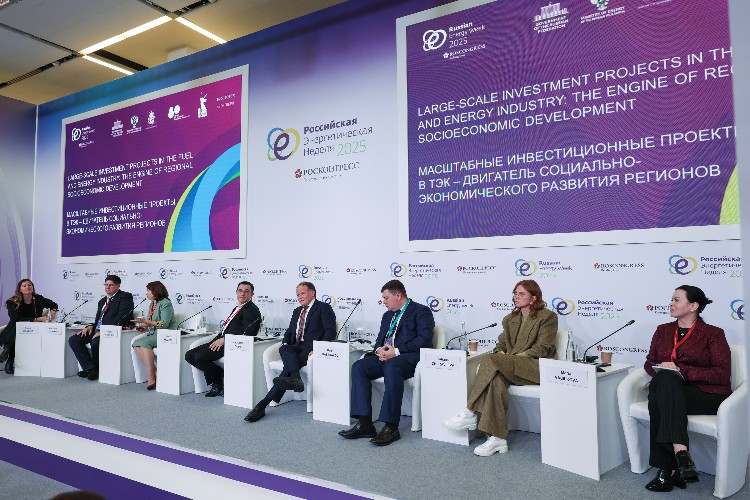 Представители Иркутской области участвуют в форуме "Российская энергетическая неделя" в Москве