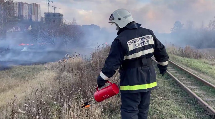 Контролируемые отжиги сухой травы начали в Иркутске