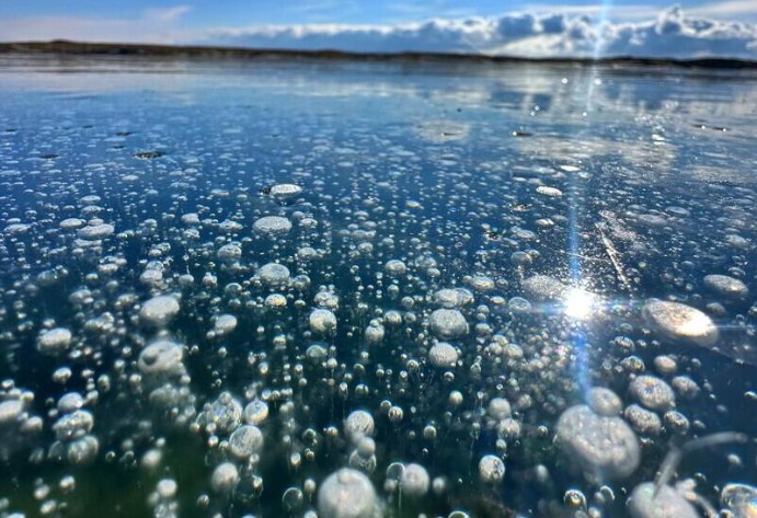 Байкал начал замерзать на 1,5 месяца раньше срока