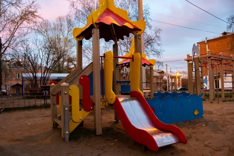 Закрывать детские площадки многоквартирных домов на ночь разрешили иркутянам