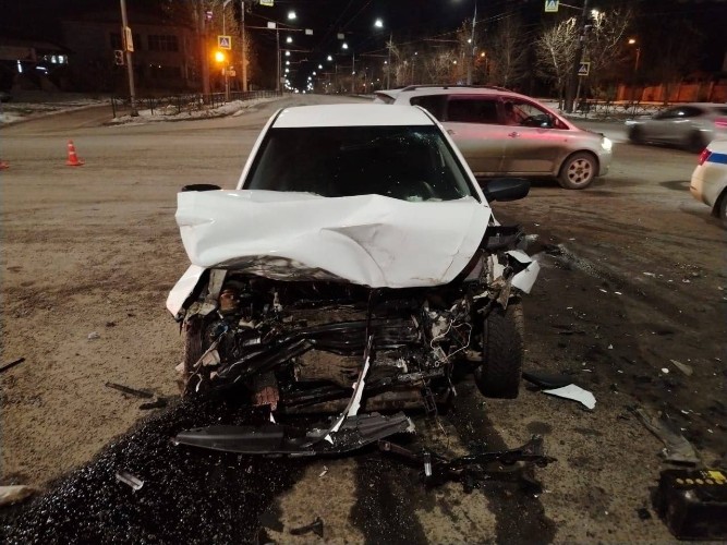 Пьяный угонщик устроил ДТП с автобусом в Братске