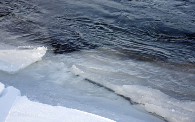Рыбаков унесло на льдине в Нижнеудинском районе