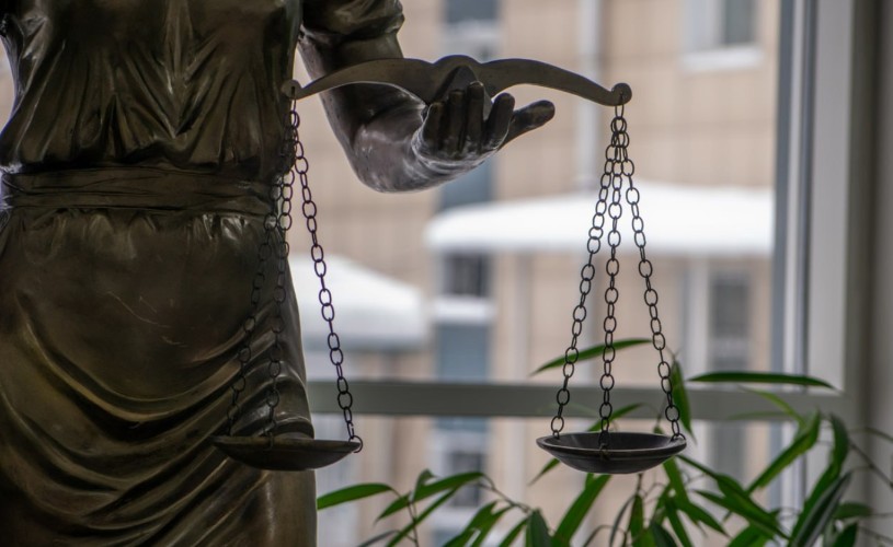 Представителя дольщика оштрафовали за подделку доказательств в суде Иркутска