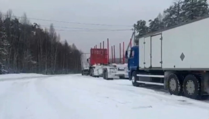 Восемь автомобилей столкнулись под Иркутском