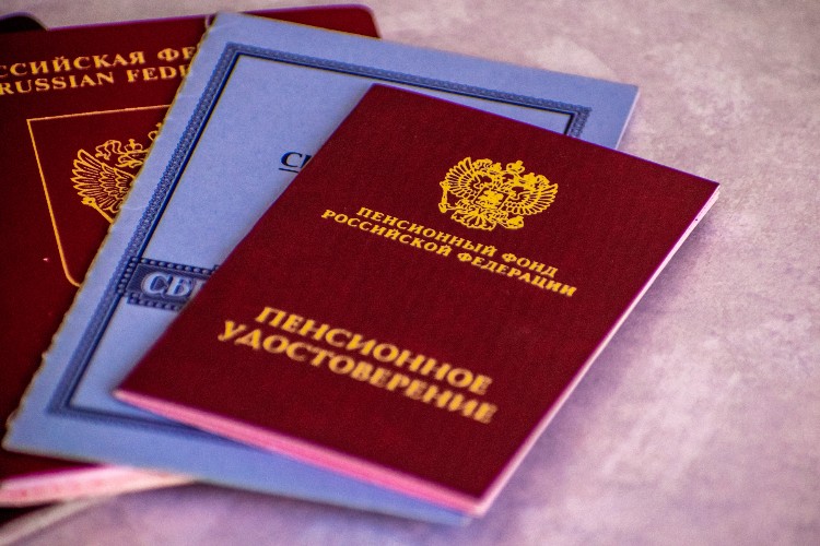 Более 35 тысяч пенсионеров Приангарья получают доплату за воспитание детей