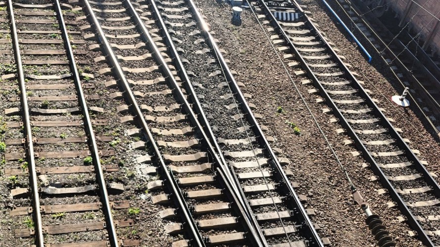 В селе Большой Луг школьники из любопытства сбросили покрышки на железную дорогу