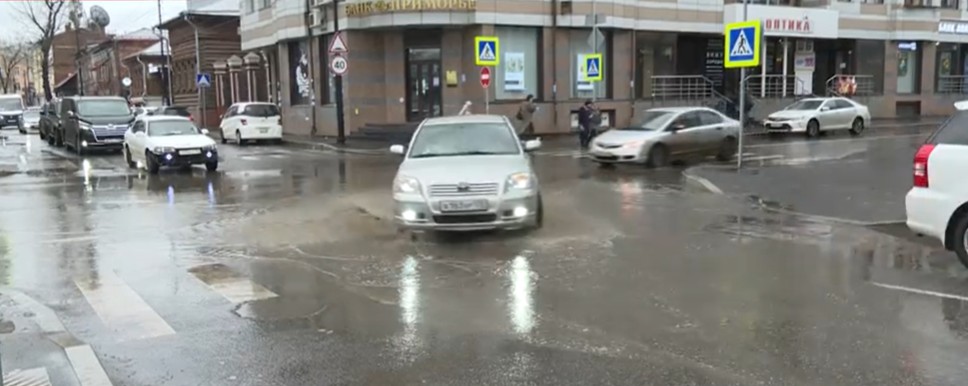 После дождя улицы Иркутска превращаются в реки