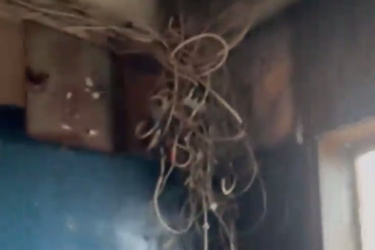 Прокуратура проверит жалобы жителей одного из домов в Усолье-Сибирском на хаос и грязь в подъезде