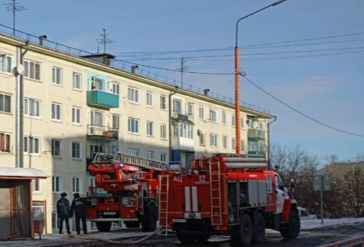 Десять человек спасли на пожаре в многоэтажке Черемхова