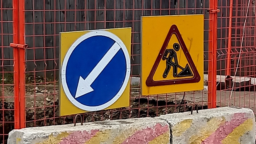 Улицу Лыткина в Иркутске перекрыли для аварийного ремонта теплосети