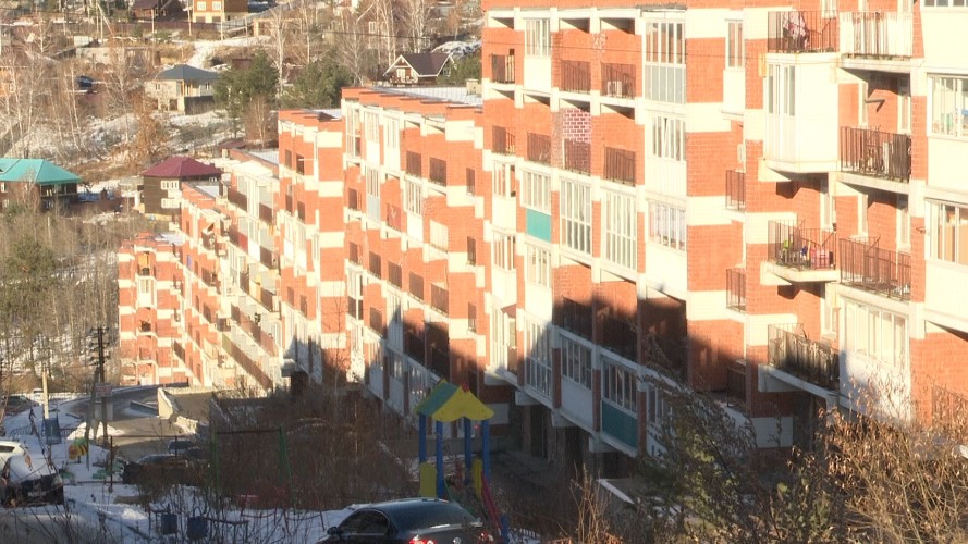 Таинственный проход появился в цоколе многоэтажки под Иркутском