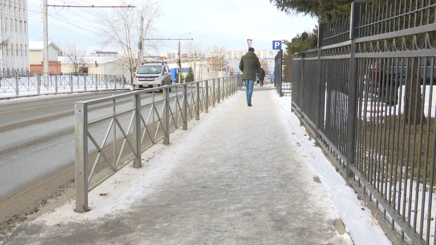Дороги и тротуары Иркутска превратились в каток