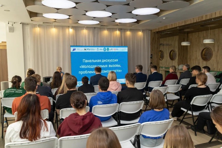 Молодые семьи Приангарья обменялись опытом и получили консультации экспертов