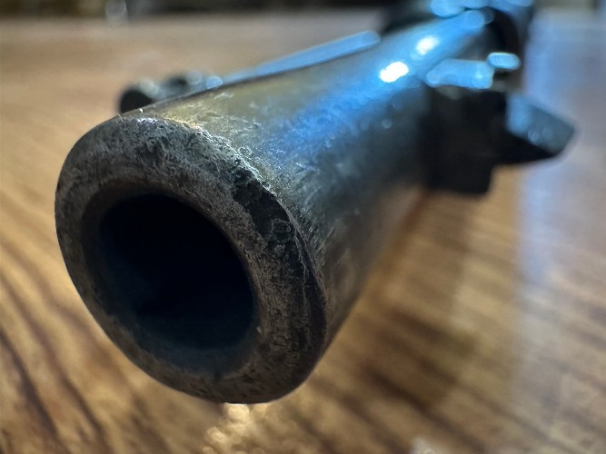 Мужчине выстрелили в ногу в деревне Большежилкина Усольского района