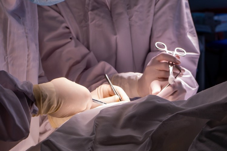 Иркутские врачи спасли новорождённого с гигантской опухолью в груди