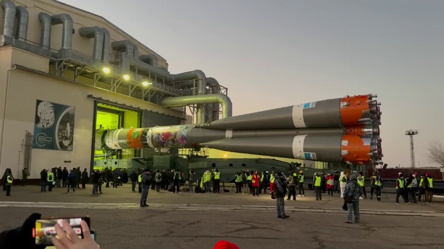 Главврач и пациенты областной детской больницы проводят в небо иркутского космонавта