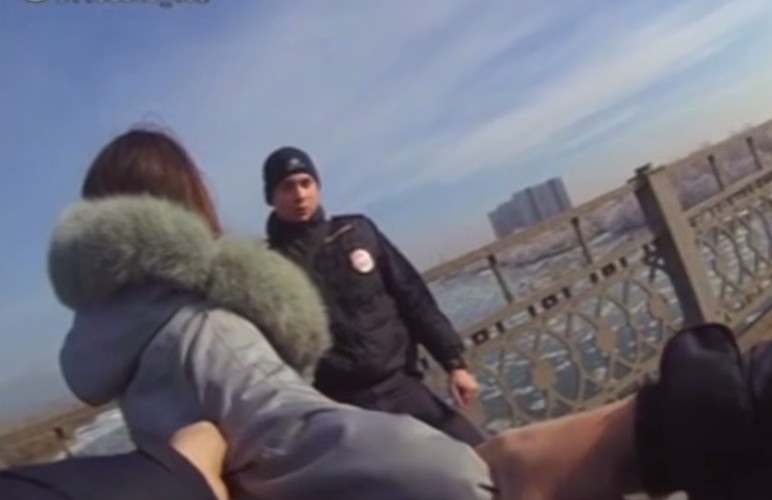 Полицейские уберегли 38-летнюю жительницу Иркутска от необдуманного поступка на мосту