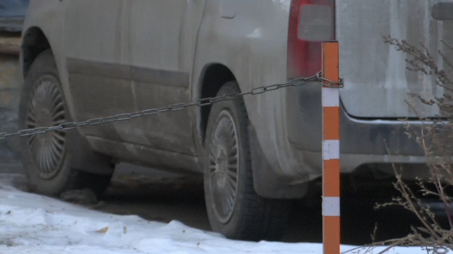 Парковок не хватает во дворах и у офисных зданий в Иркутске