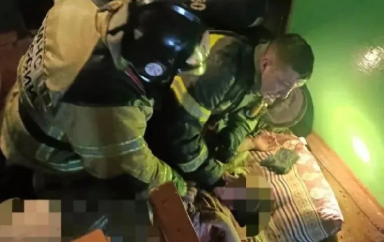 Женщина пострадала при пожаре в многоквартирном доме на улице Пушкина в Усть-Куте