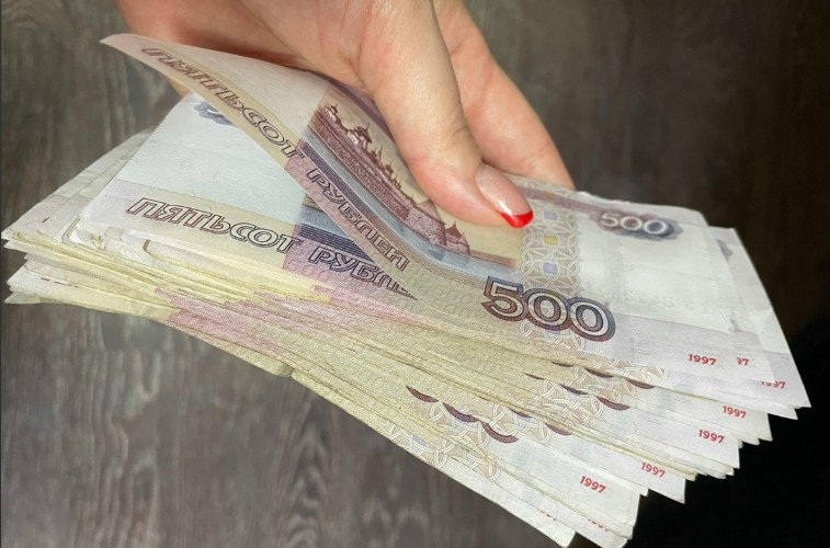 Найти подработку перед Новым годом планирует половина трудоустроенных жителей Приангарья