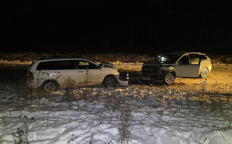 11-летняя девочка и трое взрослых пострадали в лобовом столкновении в Черемхове