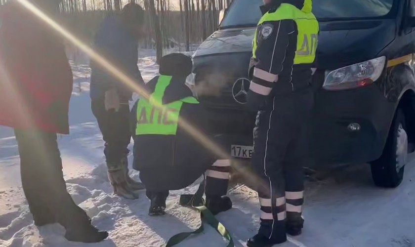 Автобус с детской хоккейной командой из Братска заглох на трассе в мороз