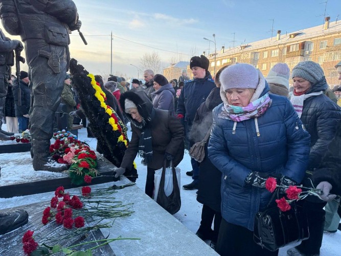 Памятник героям СВО открыли в Братске