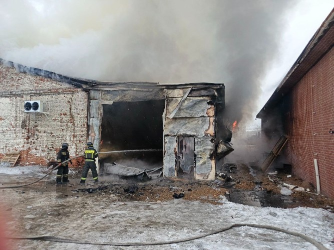 Крупный пожар на улице Воровского тушат в Иркутске