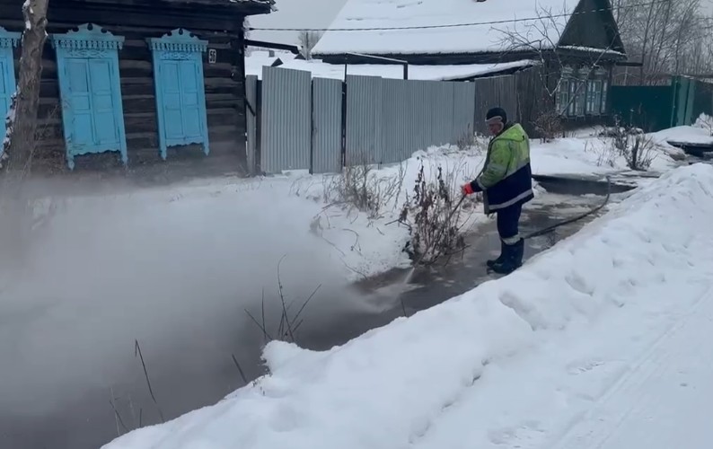 Река Шелестиха угрожает подтоплением жилим домам в Усолье-Сибирском