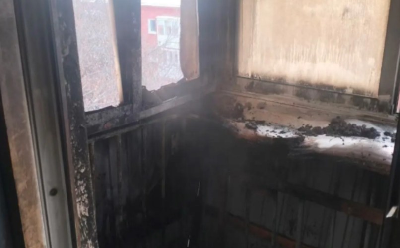 Пожарные спасли женщину из горящей квартиры в Иркутске