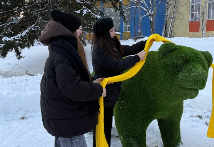 Согреть медведя решили юные жительницы Железногорска-Илимского