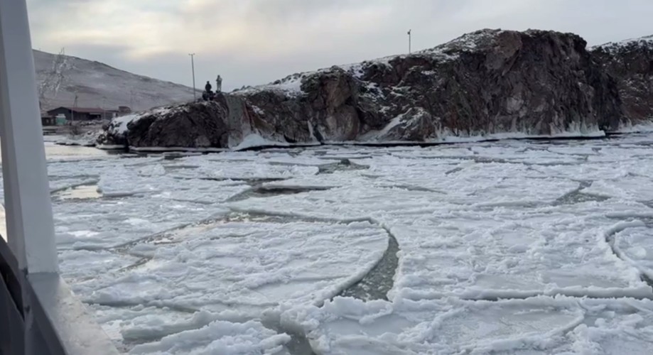 Ураганный ветер нарушил работу паромной переправы на Ольхон