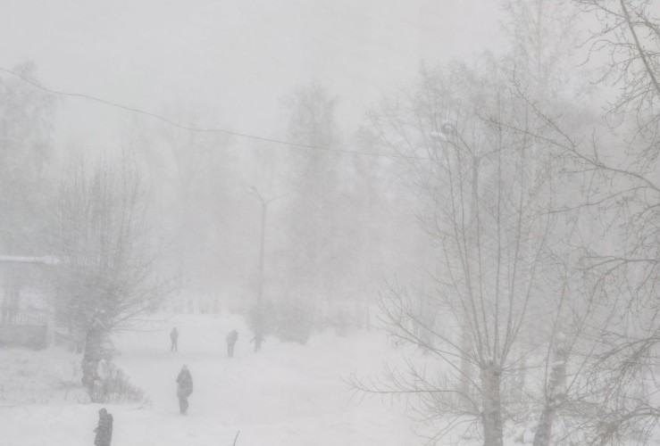 МЧС предупреждает о сильном ветре и метелях в Приангарье 8 декабря